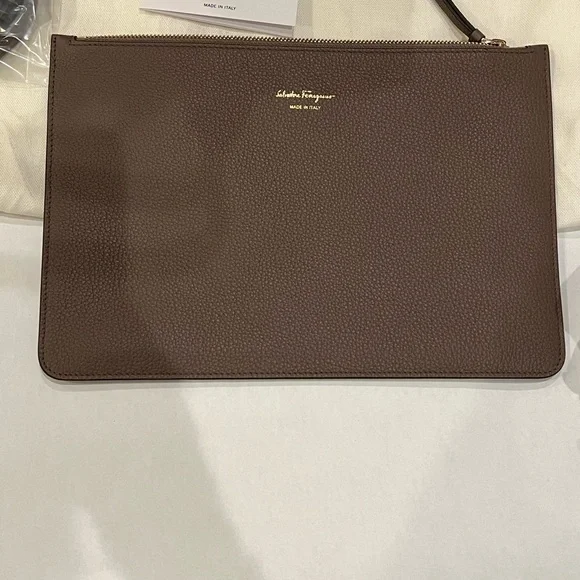 ⭐️NWT! Salvatore Ferragamo -The Studio Bag- Med/Org. Price $3,250 + tax - Picture 11 of 16